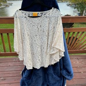 Very pretty white lace blouse  2x